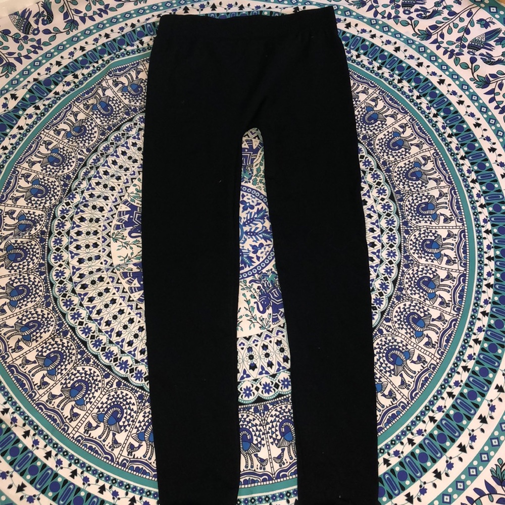 Plain black leggings